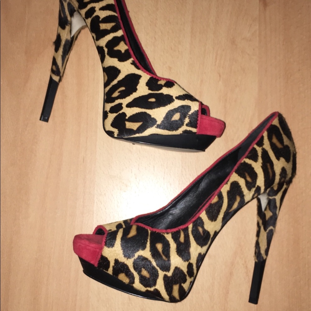 Boutique 9 leopard pumps.